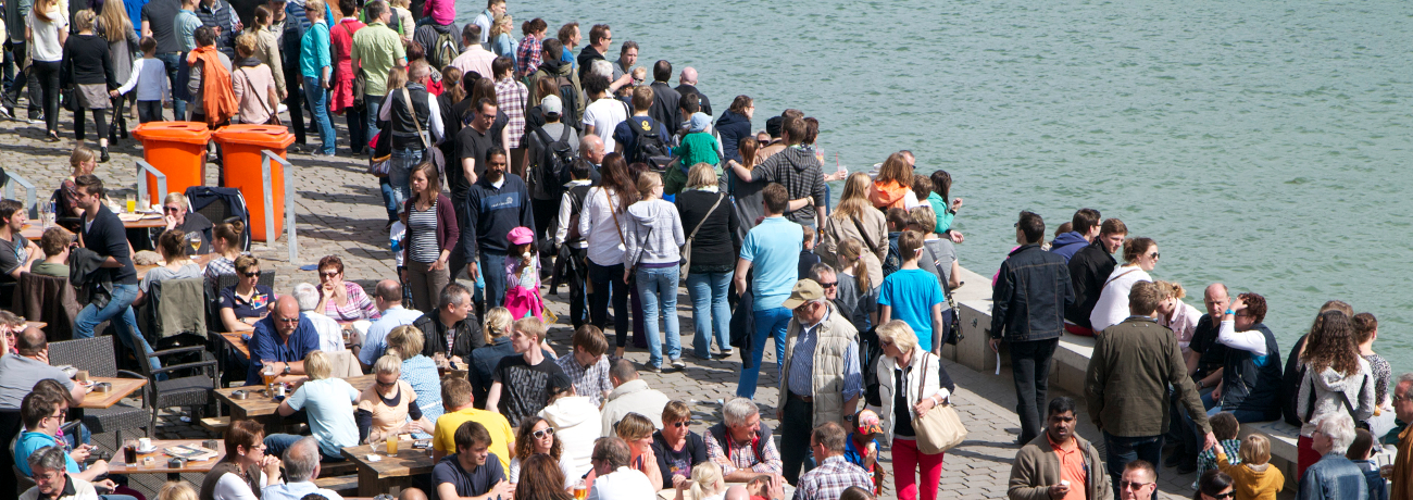 20_a_menschen_am_wasser_1300x460.jpg
